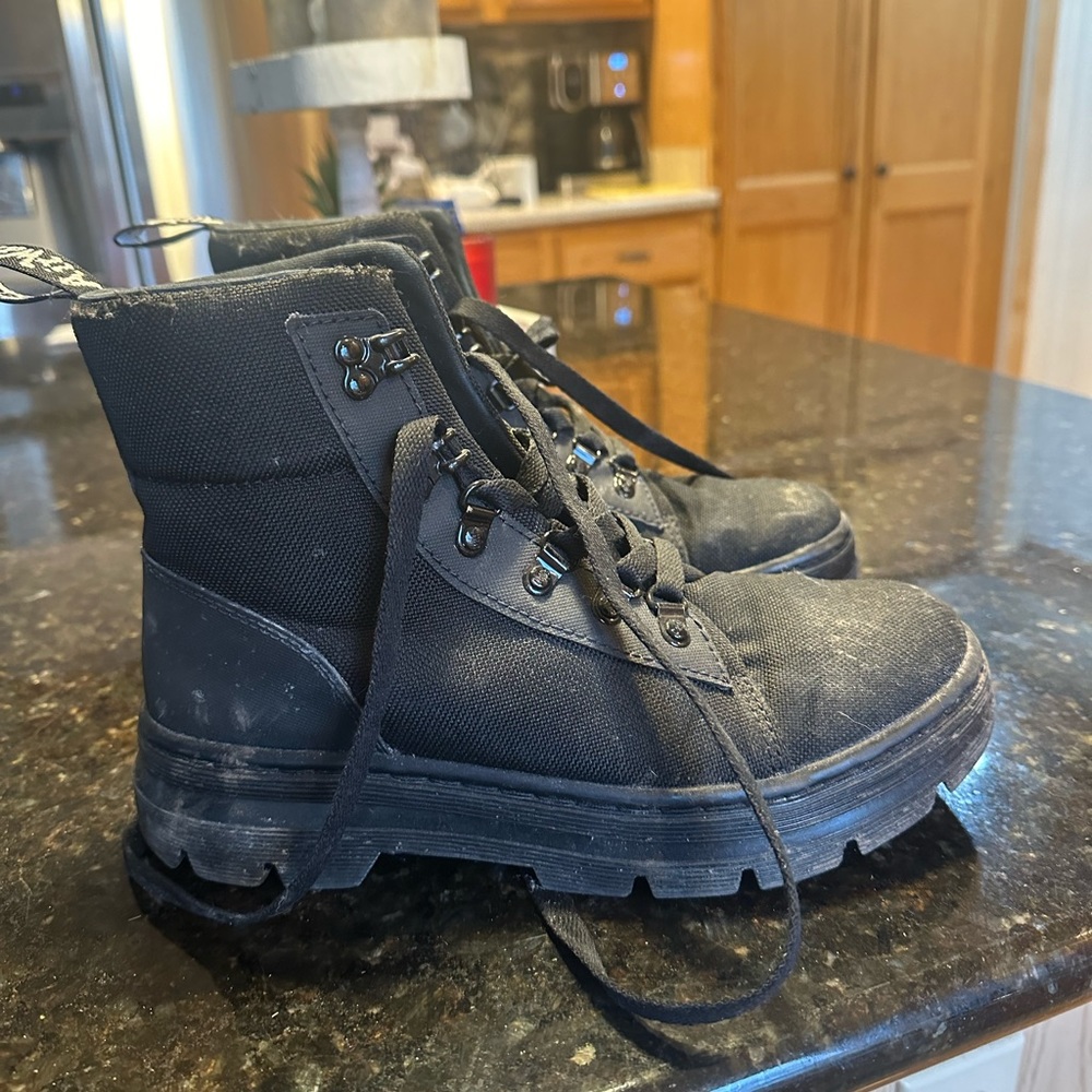 Men’s doc martins size 8
